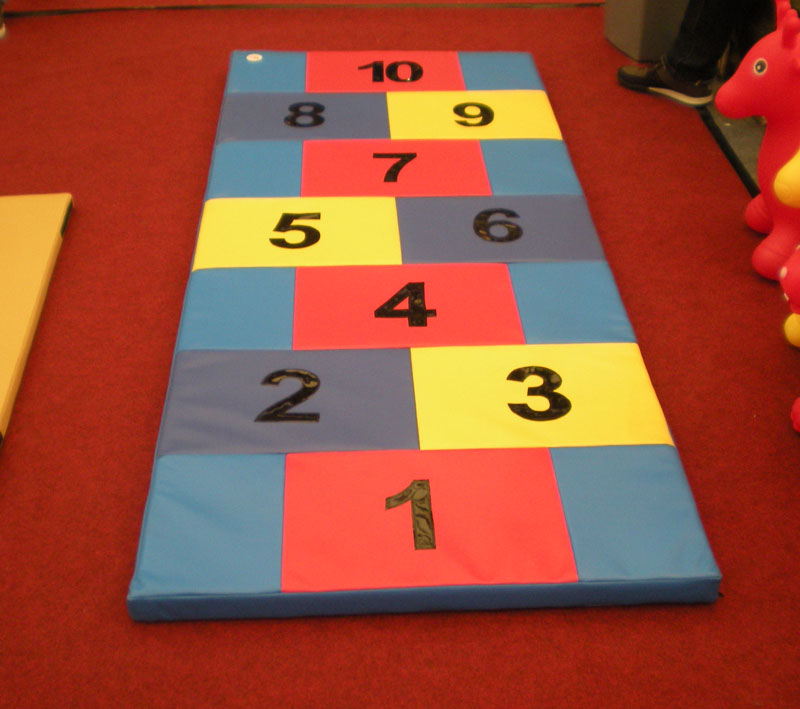 numeral collapsible gym mat for children