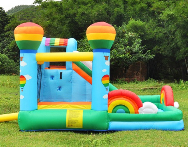 inflatable jump house for small children play